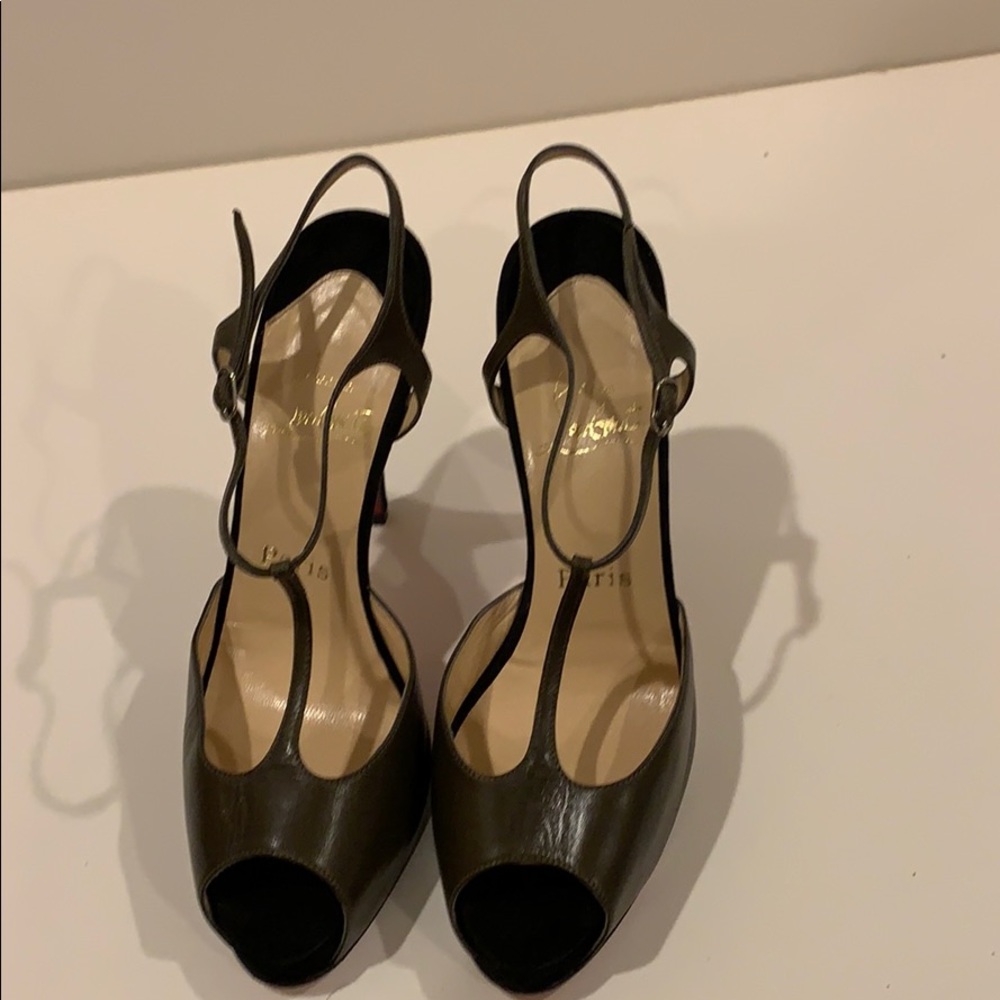 Christian Louboutin pump
